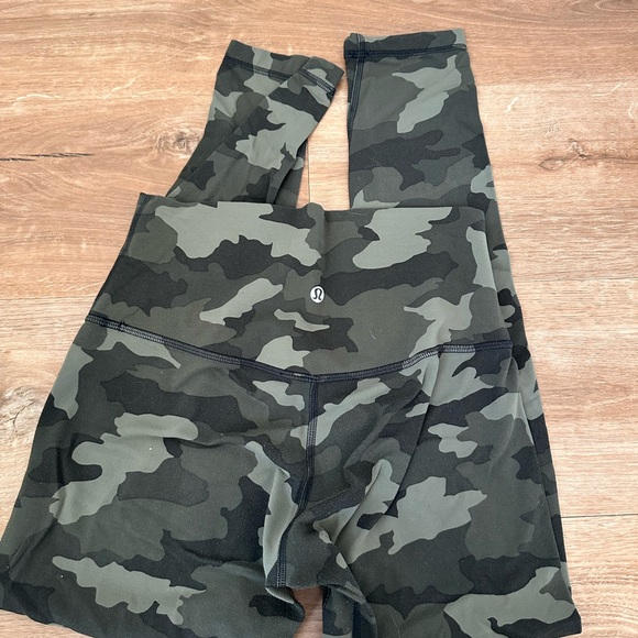 lululemon athletica Camouflage Leggings - Black and Green - Picture 2 of 2